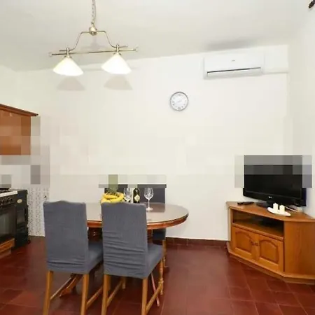 Apartment In Rogoznica With Terrace, Air Conditioning, Wifi, Washing Machine 5041-2 דירה