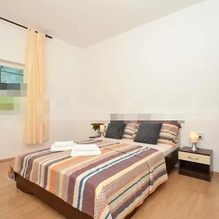 Apartment In Rogoznica With Terrace, Air Conditioning, Wifi, Washing Machine 5041-2 דירה רוגוזניצה